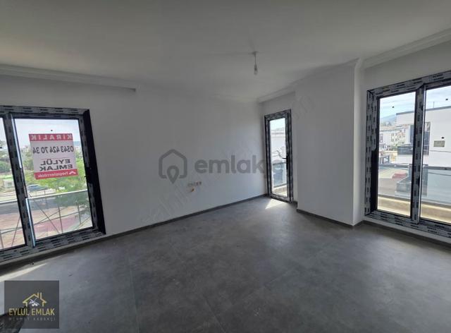 Mumcularda Ana Cadde Üzeri Kiralık Ofis Büro İş Yerleri 4