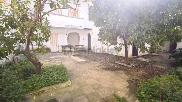 Kuşadası Kaleiçi Kiralık 7 Odalı Bahçeli Bina 5