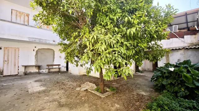 Kuşadası Kaleiçi Kiralık 7 Odalı Bahçeli Bina 3