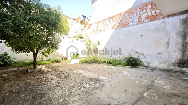 Kuşadası Kaleiçi Kiralık 7 Odalı Bahçeli Bina 4