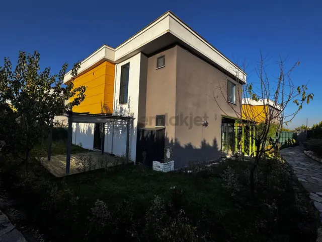 Çerkezköy'ün En Prestijli Sitelerinden Birinde Kiralık 3+1 Villa 4