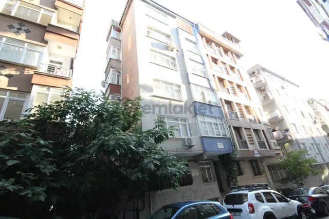 Old City'den E-5 Metrobüse Yakın Bahçe Kullanımlı 2+1 Kiracılı 2