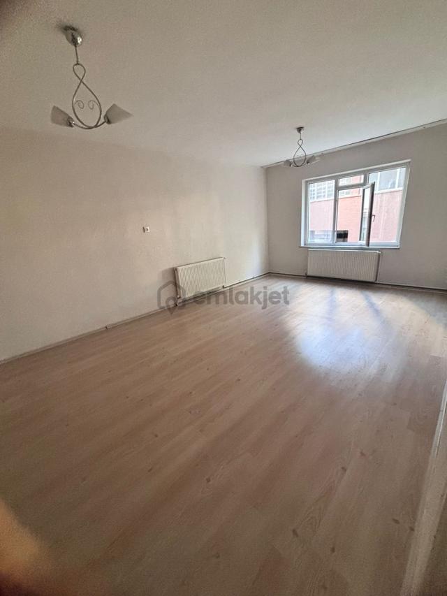 Kütahya Merkezde Kiralık Aileye 3+1 Geniş Kütahya Merkezde Kiralık Aileye 3+1 Geniş