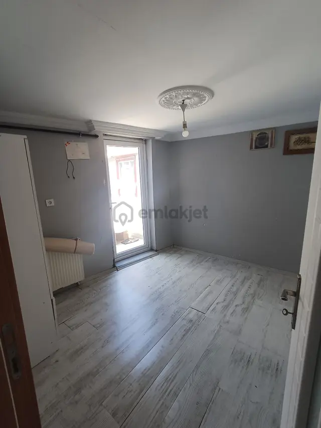 Saadetdere Mahallesinde Kiralık 1+1 Çatı Katı Daire 4