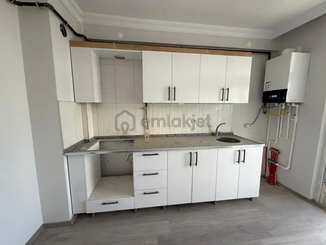 Üniversite Yolu Üzerinde 3+0 Satılık Daire---burcu Emlaktan--- 3