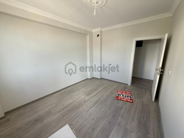 Üniversite Yolu Üzerinde 3+0 Satılık Daire---burcu Emlaktan--- 5