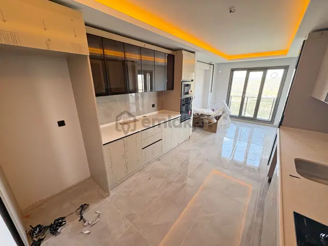 3+1 Sıfır Bölgede Emsalsiz Yapı Cam Balkonlu Ebeveyn Banyolu 4