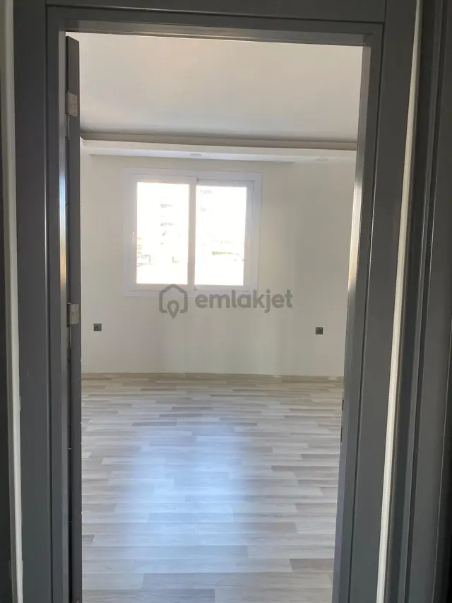 Adana Sarıçamda Stadyum Yolunda Bulvar Üzerinde Ofis Ve Ev İçin Tasarlanmış Kiralık 2+1 Daire 3
