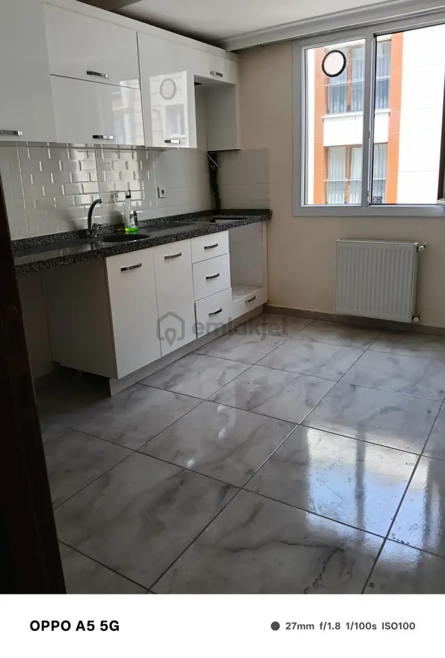 Şirinevler Mh 10 Sokakta 3+1 4 Kat Kiralık Daire Yeni Bina
