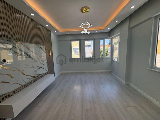 Dutlubahçe 'de Servis Güzergahı Yakını Full Yapılı Arakat 3+1 4
