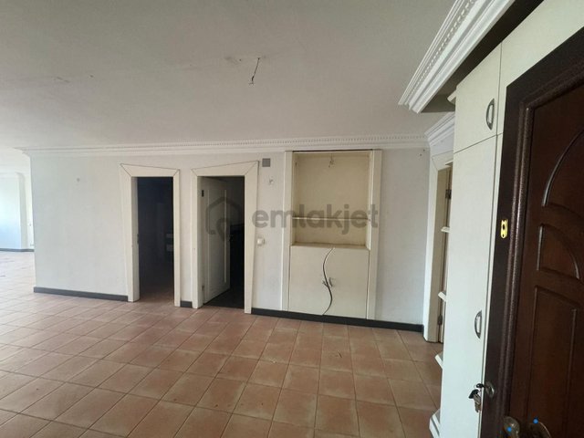 Akdeniz İstiklal Cad. İş Merkezinde Satılık 4+1 Ofis Büro Akdeniz İstiklal Cad. İş Merkezinde Satılık 4+1 Ofis Büro