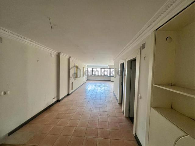 Akdeniz İstiklal Cad. İş Merkezinde Satılık 4+1 Ofis Büro 3