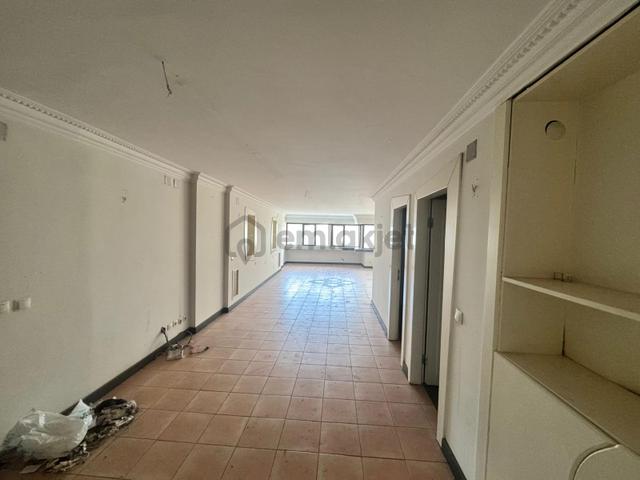 Akdeniz İstiklal Cad. İş Merkezinde Satılık 4+1 Ofis Büro 2
