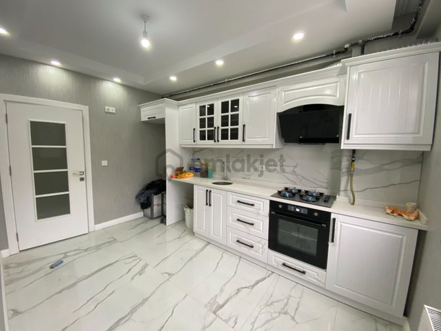 **eryıldız Gayrimenkul'den**çarşı İçinde Kapalı Pazar Ve Okullar Yanı Kiralık 2+1 Daire