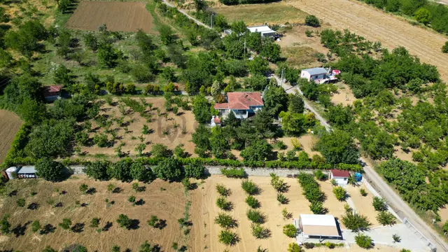 Karamürsel İnebeyli 2797 M2 Bahçe İçinde Satılık Müstakil Ev 3