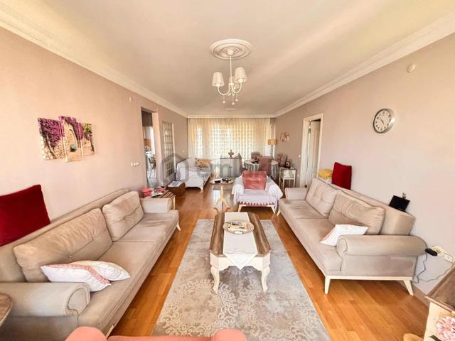 Bahçeşehir Esenkent Kamelya Evlerinde 108m2 Satılık 3+1daire 3