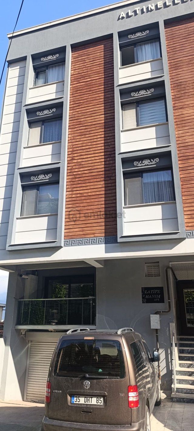 Bayraklı Çiçek Mah. Satılık 2+1 Daire (70m², 5 Yıllık)