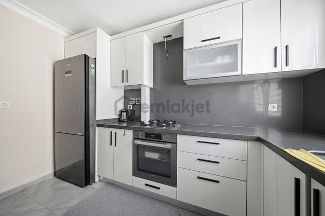Pendik'te İskanlı, Arakat K.otoparklı Balkonlu Satılık 2+1 Daire 2