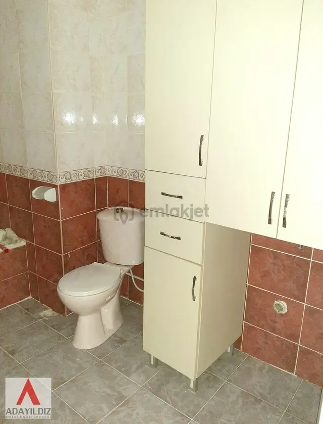 Adapazarı Şeker Mahallede Kiralık Depolu Geniş 3+1 Daire 5