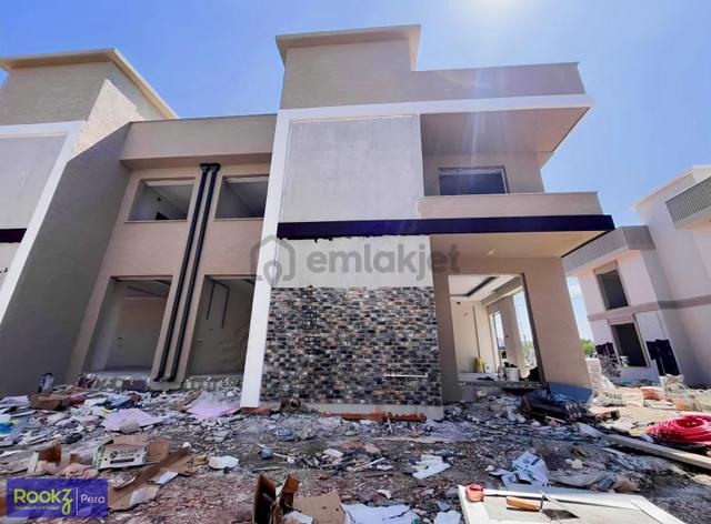 Denize Yakın, Havuzlu, Bahçeli Yaz-kış Oturuma Uygun Vılla 4