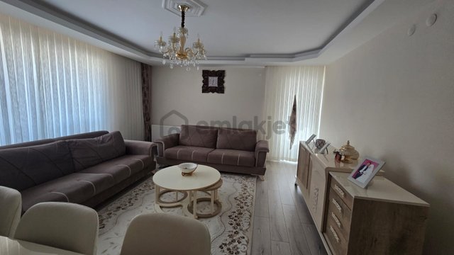 Gülveren Mah 3+1 Kat 1 Asansörlü İskanlı Merkezi Konum Da Gülveren Mah 3+1 Kat 1 Asansörlü İskanlı Merkezi Konum Da