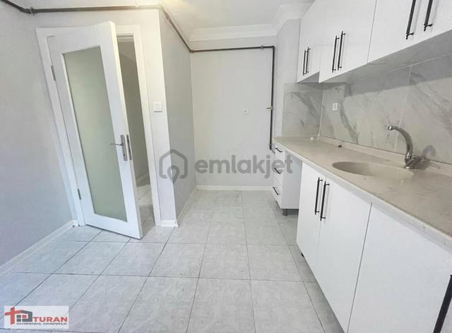 Estergon Caddesi Paraleli & Masrafsız Yapılı 3+1 Fırsat Daire* 4