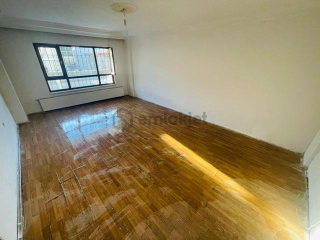 (1244) Keçiören Şekerci Sokakta Bahçe Katı Satılık 3+1 Daire 3
