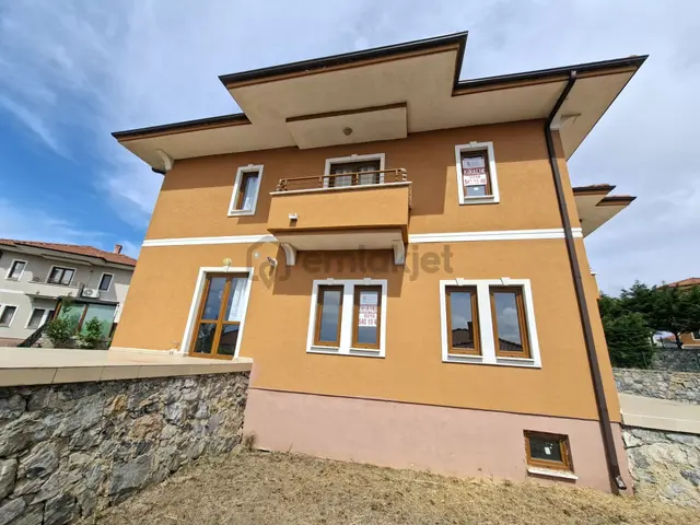 Riva Flora Evleri Kullanışlı,müstakil 5+1masrafsız Kiralık Villa 3