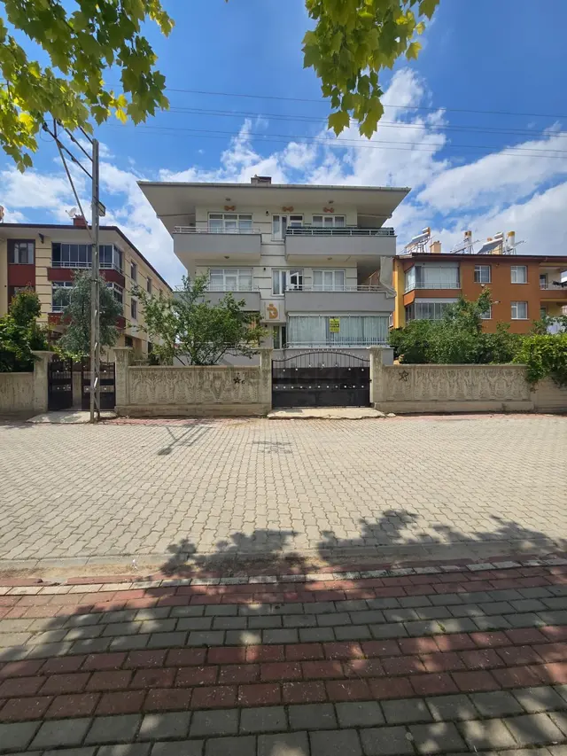 Yüksel Şahin'den Akşemsettin'de Anadolu Caddesi Civarı 3+1 Daire 4