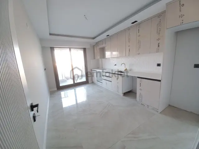 Bergama Şehir Merkezinde Asansörlü Doğalgazlı Kapalı Mutfak 3+1 Geniş Kiralık Daire 3
