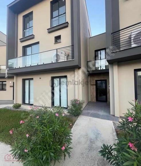 Girne Merkezinde Kervansaray Loft Satılık Bahçe Katı