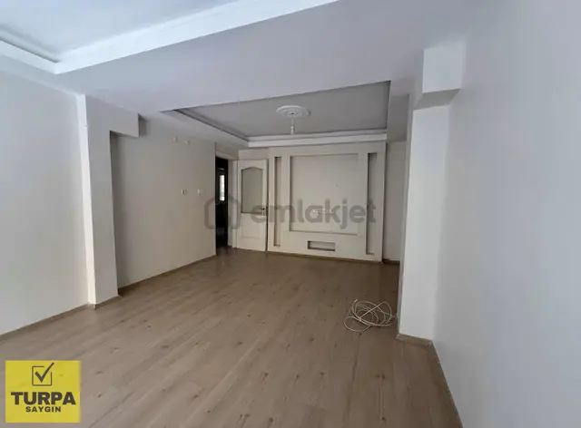 Turpa Saygından Komple Tadilatlı Bahçeli 3