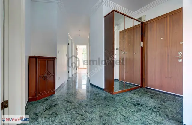Remax Anı 'dan Çengelköy 'de Özel Rıhtımlı Satılık Yalı Dairesi 3