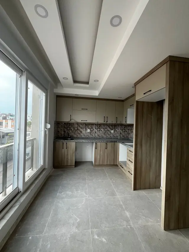 Tramva'a Adım Mesafede Katta Geniş Ve Ferah 2+1 100 M2 Satılık 3