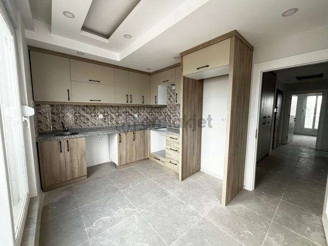 Tramva'a Adım Mesafede Katta Geniş Ve Ferah 2+1 100 M2 Satılık 5