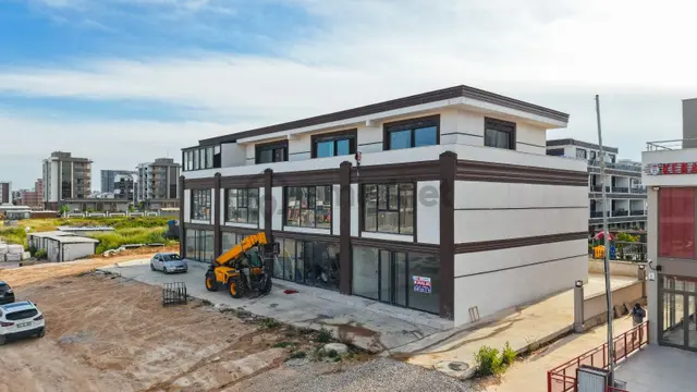 Altıntaş 'ın En Değerli Cad. 40 Lık Yolda 264 M2 Kiralık Dükkan 3