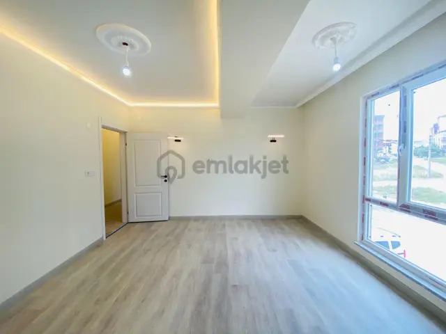 Güven'den Kapaklı'da Caddeye Yakın Yerden Isıtmalı Arakat 2+1 Ev Güven'den Kapaklı'da Caddeye Yakın Yerden Isıtmalı Arakat 2+1 Ev
