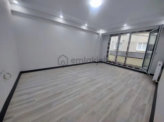 Gökay Emlaktan Çobançeşmede Çift Cephe 2+1 Daire 3