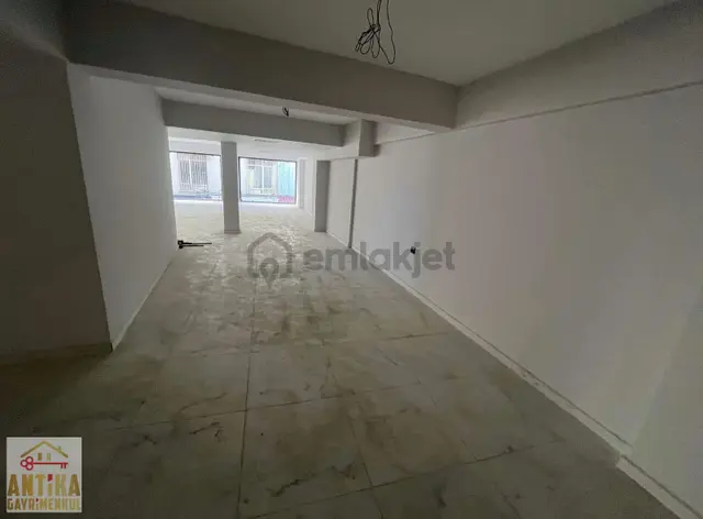 Antika Gayrimenkul'den Çarşı İçinde Muazzam Büyüklükte İş Yeri 5