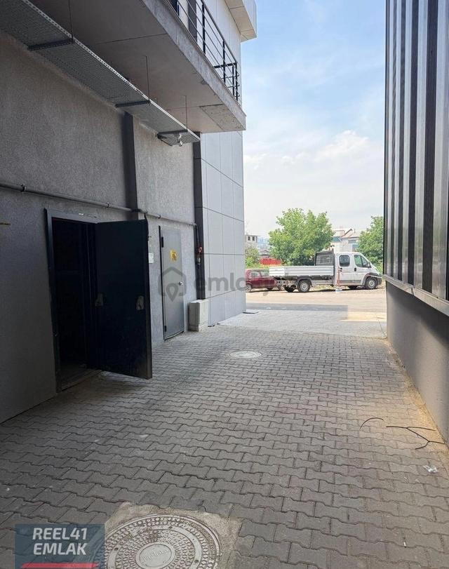 Cadde Üzeri Kiralık Dükkan Mağaza 3