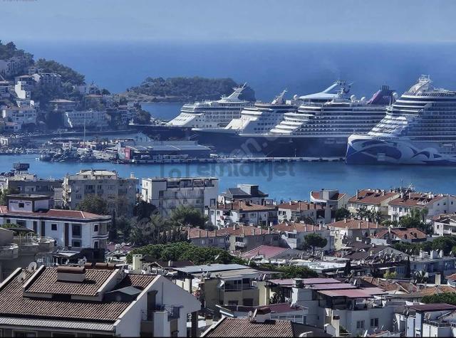 Kuşadası Marina Bölgesinde 3+1 140 Mt2 Ful Deniz Manzaralı Daire