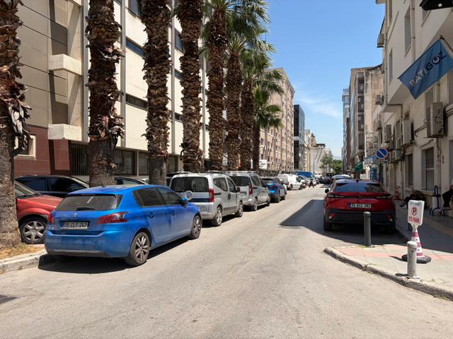 Konak'ta Satılık Bakımlı Eşyalı Ofis 5
