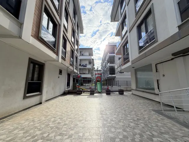 Yetkili Güç'ten Akçay'da Yüzme Havuzlu Kapalı Otoparklı Lüx 1+1 Daire 3