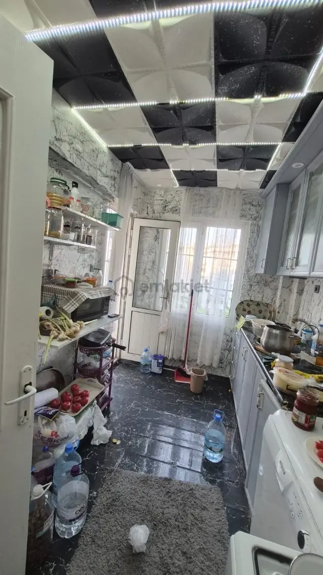 Kuşadası Merkez'de Satılık 2+1 Ara Kat Daire 4