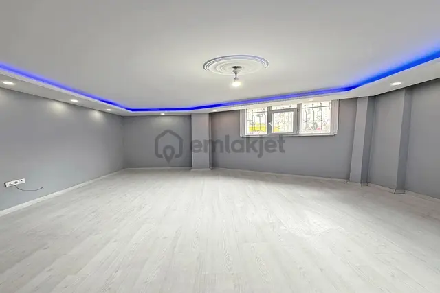 Bahçeşehir Lokasyonunda Köşe Başı Satılık 3+1 Daire 5
