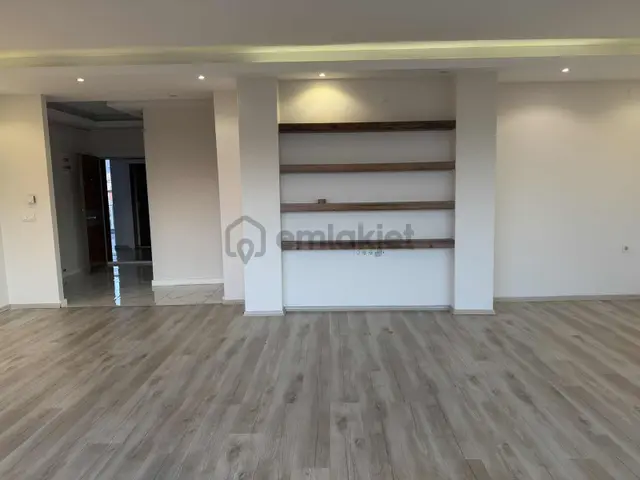 Özgün Gm'den - Güzelyurt'ta Havuzlu Sitede Kiralık 3+1 Ara Daire 4