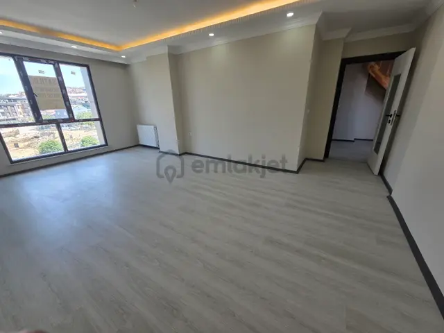 Taşoluk Kaymakamlığı'na 2 Dk Mesafede Cadde Üzerinde 4+2dublex 5