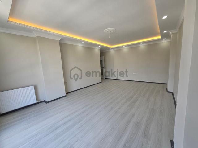 Taşoluk Kaymakamlığı'na 2 Dk Mesafede Cadde Üzerinde 4+2dublex 3