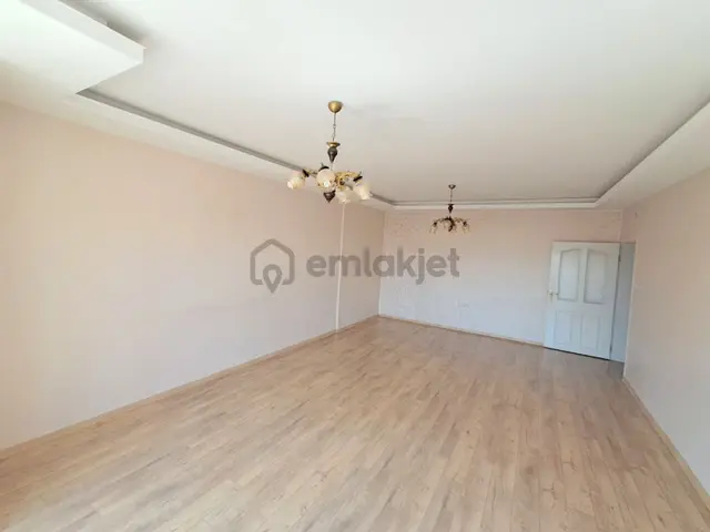 Hemdem Gayrimenkul'den Ahimesut'ta Site İçi Ön Cephe Arakatta Asansörlü 3+1 Satılık Daire 4
