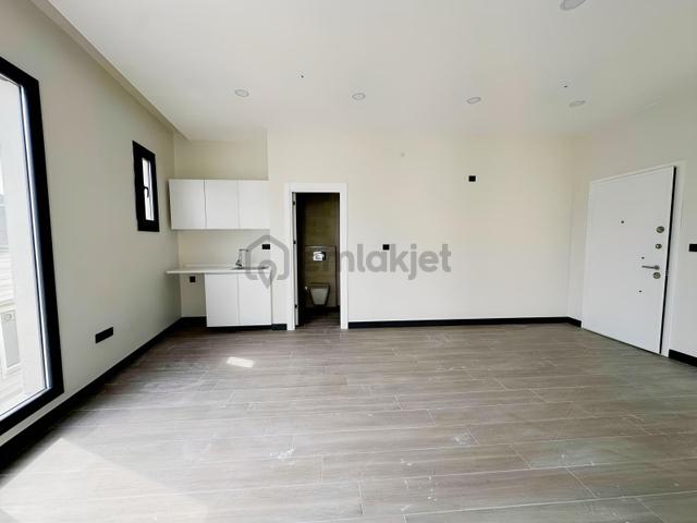 Beylikdüzü Mira Plazada 32 M² Kiralık 1+0 Ofis 4